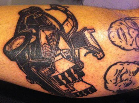 Jasper Wong get Mega artwork tattoed
