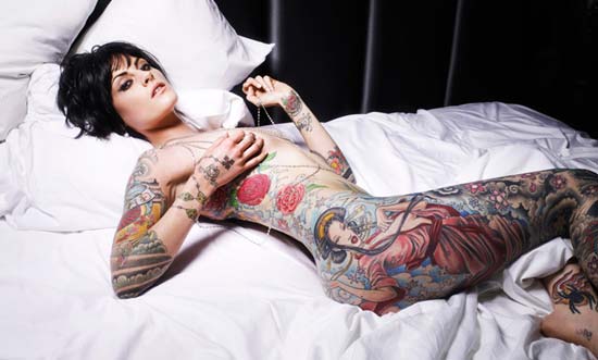 Sexy naked girl tattooed by Troy Denning